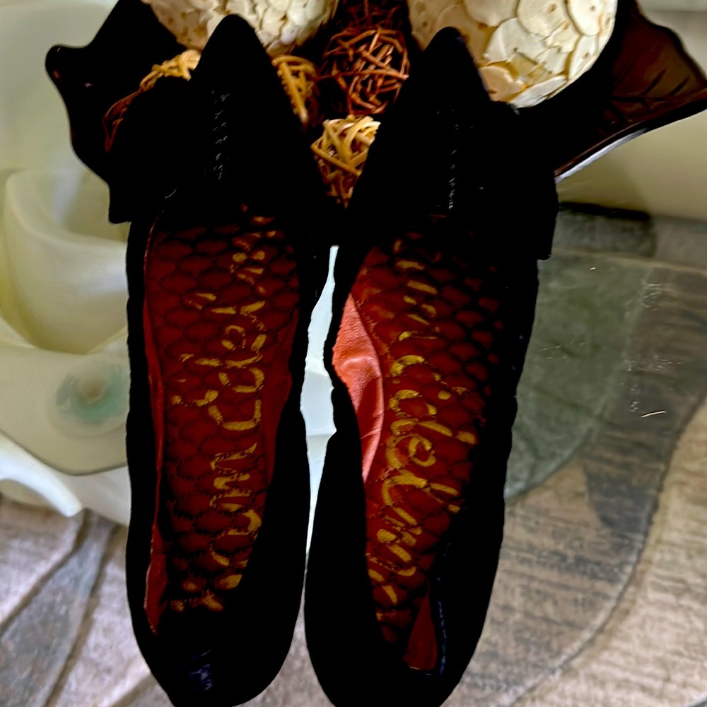 Black  velvet flats 7 1/2  narrow width